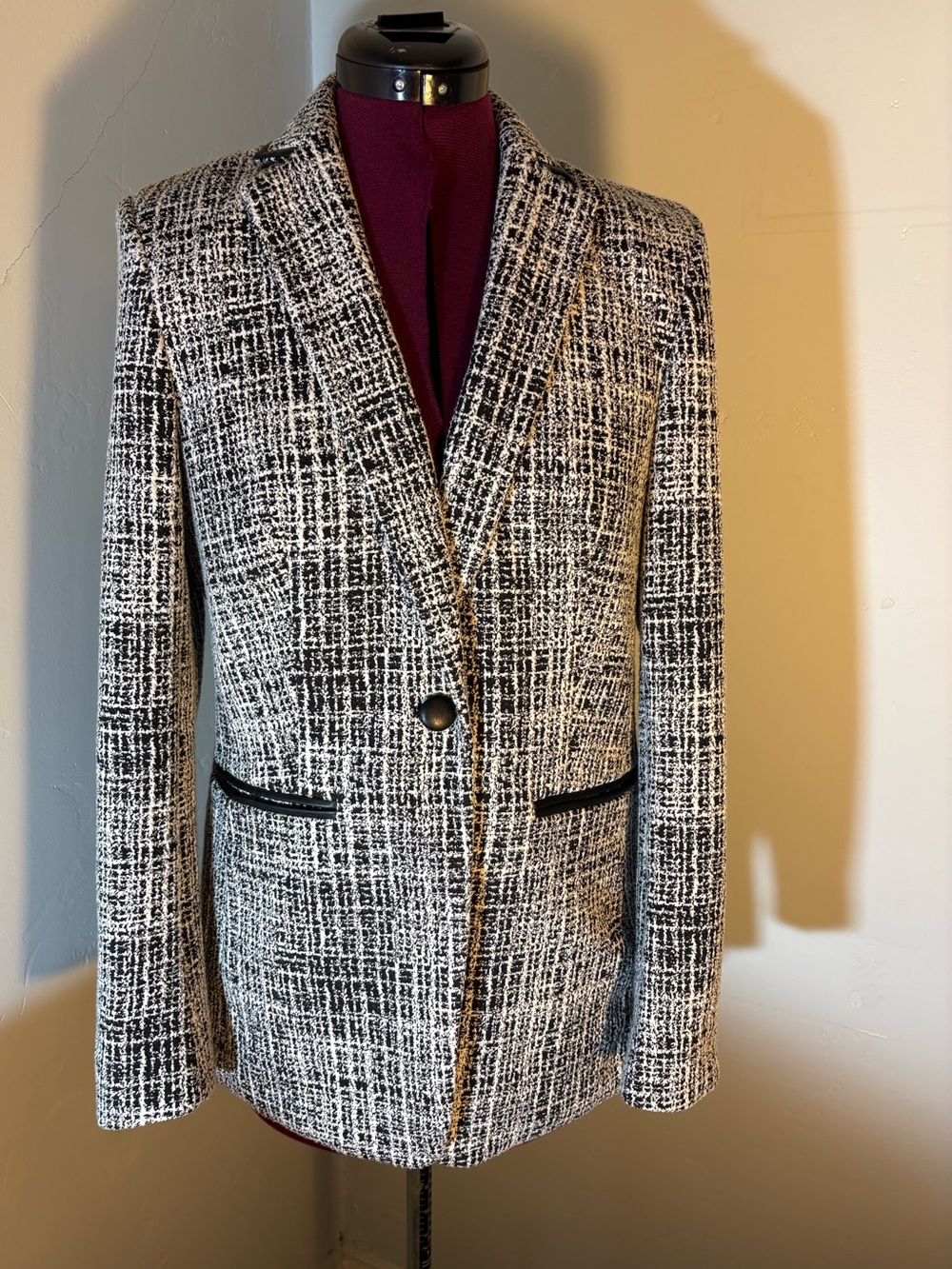 Karl Lagerfeld tweed blazer black white jacket Chanel type of style 4 small/med